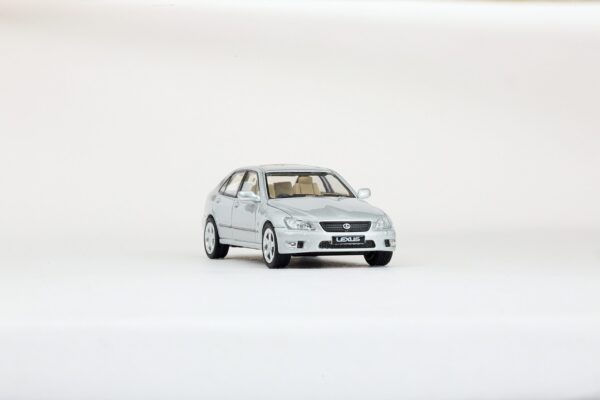 2000 LEXUS IS300-SILVERY