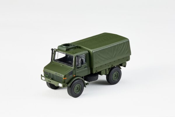 U1300L TRUCK