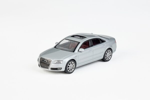 AUDI A8(D3)-SILVERY